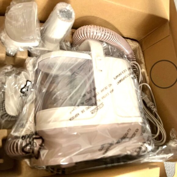 Dog Grooming Vacuum Kit‎ | 6-in-1 Pet Clippers, Shedding Brush & Hair Collector - Picture 8 of 9